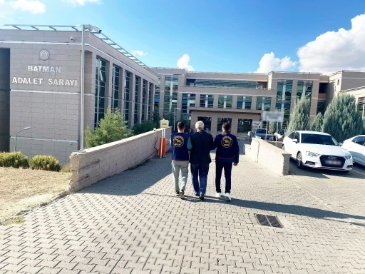 Ter&ouml;r &ouml;rg&uuml;t&uuml;ne &uuml;ye olmaktan aranan DBP Batman İl Eşbaşkanı tutuklandı
