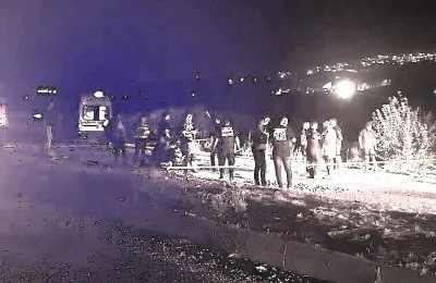  Tır s&uuml;r&uuml;c&uuml;s&uuml; motosiklete &ccedil;arptı: 2  vefat,  1 yaralı
