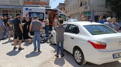 Ters y&ouml;nden gelen otomobil motosiklete &ccedil;arptı, annesi yaralanan gen&ccedil; kızın g&ouml;zyaşı dinmedi