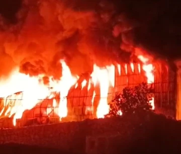 Tersaneler b&ouml;lgesindeki yangın kontrol altına alındı
