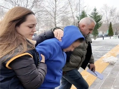 Teyzesini &ouml;ld&uuml;r&uuml;p cesedini kolonya d&ouml;kerek yaktı