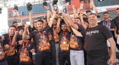 TFF 2. Lig&rsquo;e y&uuml;kselen Mardin 1969 Spor, şampiyonluk kupasını aldı
