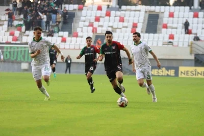  Karşıyaka: 3 - Bornova 1877: 1