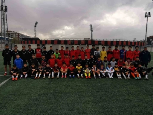 TFF U14 milli takım se&ccedil;meleri Van&rsquo;da yapıldı
