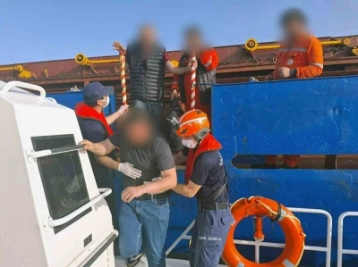 Ticari gemide yaralanan vatandaş i&ccedil;in tıbbi tahliye
