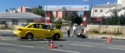 Ticari taksi ile motosiklet &ccedil;arpıştı: Karı-koca hayatını kaybetti