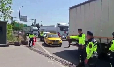 Ticari taksiyle g&ouml;&ccedil;men ka&ccedil;ak&ccedil;ılığı girişimi jandarmaya takıldı
