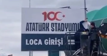 Timsah Arena'ya Atat&uuml;rk Stadı Tabelası Asıldı!