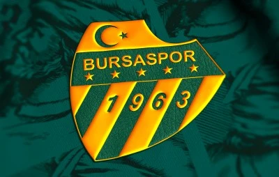 Timsah Kupaya Uzanmak İ&ccedil;in Sahada !