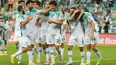 Timsah Liderlik i&ccedil;in Sahada !