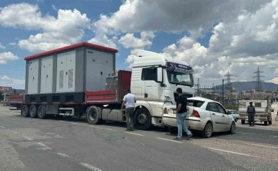 Tır ile otomobil &ccedil;arpıştı: 1 yaralı
