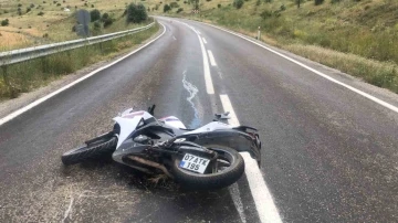 Tırla &ccedil;arpışan motosiklet s&uuml;r&uuml;c&uuml;s&uuml; &ouml;ld&uuml;

