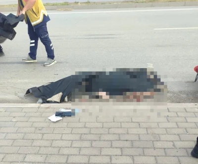 Tırla &ccedil;arpışan motosikletin s&uuml;r&uuml;c&uuml;s&uuml; hayatını kaybetti