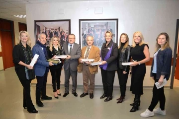 Bursa'da tiyatro oyununun gelirini Tıp Fak&uuml;ltesine bağışladılar