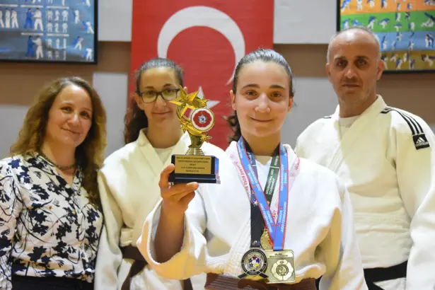 Tokalaştığı antren&ouml;r fark etti; judoda T&uuml;rkiye Şampiyonu oldu
