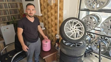 Tokat&rsquo;ta 3 yılda biriktirdiği 35 kilo parayı ihtiya&ccedil; sahiplerine bağışladı
