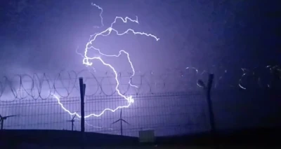 Tokat&rsquo;ta fırtına nedeniyle ağa&ccedil;lar devrildi
