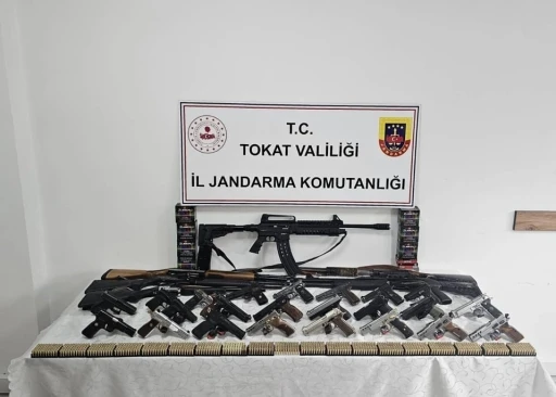 Tokat&rsquo;ta huzur operasyonu, &ccedil;ok sayıda silah ele ge&ccedil;irildi
