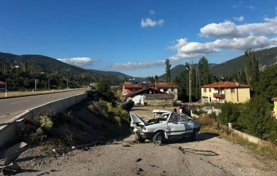 Tokat'ta iki otomobil &ccedil;arpıştı: 1 &ouml;l&uuml;, 3 yaralı