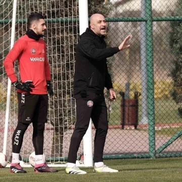 Tolunay Kafkas, Fatih Karag&uuml;mr&uuml;k&rsquo;&uuml;n başında ilk antrenmana &ccedil;ıktı
