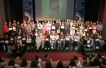 Tomris Uyar&rsquo;ın kitabına kapak tasarladılar