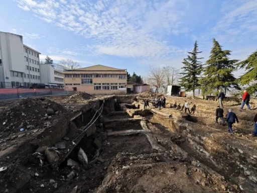Tophane Mesleki ve Teknik Anadolu Lisesi&rsquo;nde kazı &ccedil;alışmaları devam ediyor
