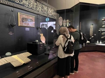 Topkapı Sarayı&rsquo;nın kapıları ilk kez gece ziyaretlerine a&ccedil;ıldı
