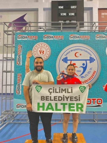 Toplamda 130 kilo kaldırdı T&uuml;rkiye ikinci oldu
