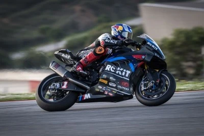 Toprak Razgatlıoğlu İngiltere&rsquo;de &uuml;&ccedil;te &uuml;&ccedil; yaptı