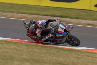 Toprak Razgatlıoğlu&rsquo;ndan &Ccedil;ekya&rsquo;da m&uuml;thiş zafer