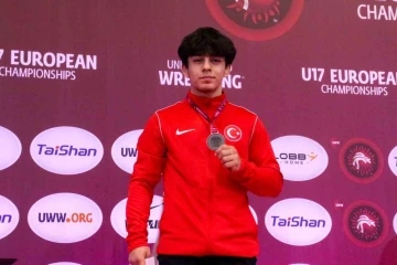 Torku Şekersporlu milli g&uuml;reş&ccedil;i Halil &Ccedil;ınar Avrupa ikincisi oldu
