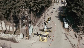 Toroslar EDAŞ deprem b&ouml;lgesindeki elektrik dağıtım &ccedil;alışmalarını s&uuml;rd&uuml;r&uuml;yor
