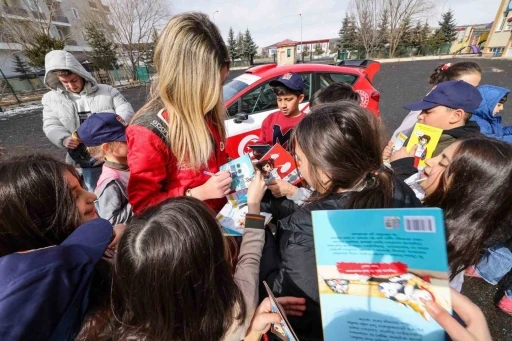 TOSFED&rsquo;in &rsquo;Velinin Karnesi Nasıl?&rsquo; projesi 2025 yılında 30 şehre daha ulaşacak
