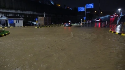 Trabzon'da sağanak! Ara&ccedil;lar su i&ccedil;inde kaldı