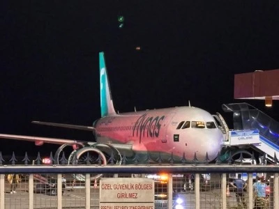 Trabzon'dan kalkan u&ccedil;ak acil iniş yaptı