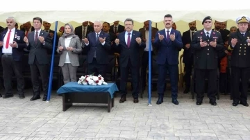 Trabzon protokol&uuml; şehitliği ziyaret etti
