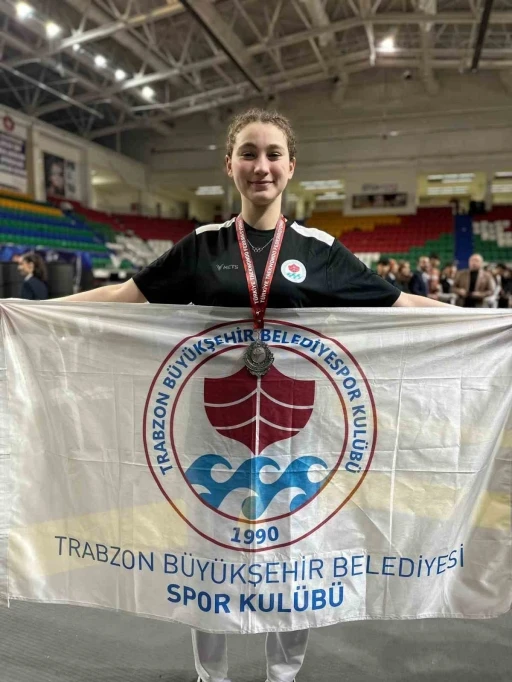 Trabzonlu bayan tekvandocu T&uuml;rkiye ikincisi oldu
