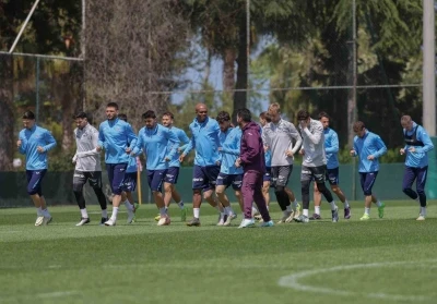 Trabzonspor&rsquo;da Uğurcan &Ccedil;akır ve Savic, kamp kadrosuna alınmadı
