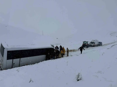 Trabzonspor taraftarı kupa yolunda karlı yolda mahsur kaldı
