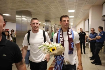 Trabzonspor&rsquo;un yeni transferleri Borna Barisic ve John David Lundstram Trabzon&rsquo;da
