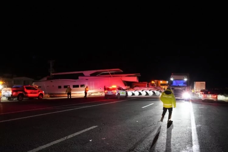 Trafiği kilitleyen kaza