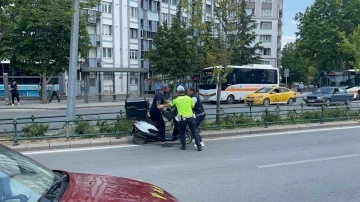 Trafik denetimlerinde kimi polisin &uuml;zerine s&uuml;rd&uuml; kimi de ceza ile poz verdi
