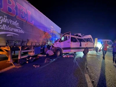 Trafik kazasında hayatını kaybeden iş&ccedil;ilerin kimlikleri belli oldu
