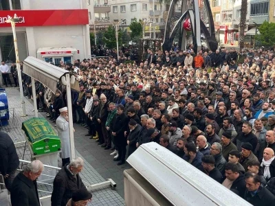 Trafik kazasında hayatını kaybeden muhtar, son yolculuğuna uğurlandı