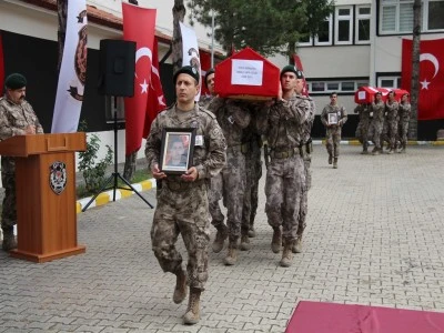 Trafik kazasında yaşamını yitiren 2 polis memuru, memleketlerine uğurlandı