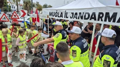 Trafik kurallarını uygulamalı şekilde &ouml;ğrendiler
