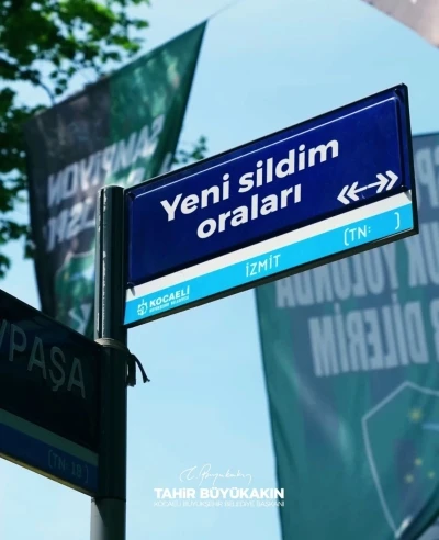 Trafik levhalarında anne s&ouml;zleri
