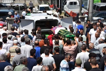 Trakt&ouml;r kazasında hayatını kaybeden kadın defnedildi
