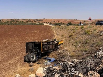 Trakt&ouml;r&uuml;n altında 2 kişi feci şekilde can verdi
