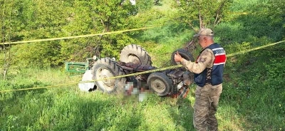 Trakt&ouml;r&uuml;n altında kalan s&uuml;r&uuml;c&uuml; hayatını kaybetti